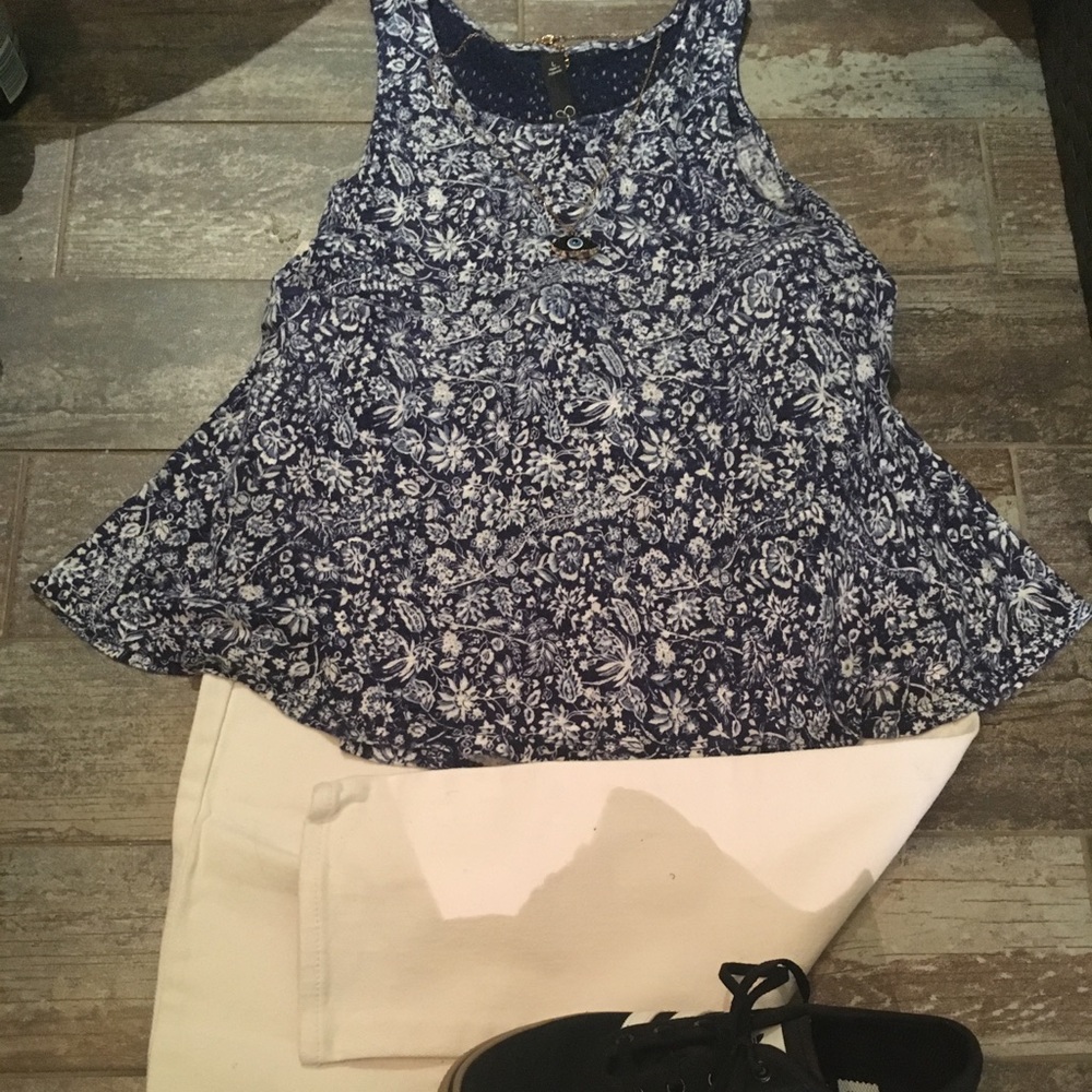 🖤 FREE WITH ANY PURCHASE 🖤Jessica Simpson top